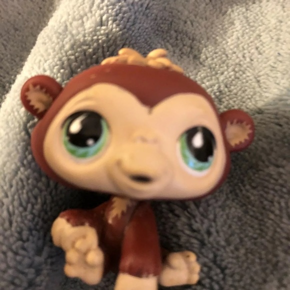 Littlest Pet Shop Monkey Lot, 3 1st Gen Magnet &One Newer, Plus Banana And Perch - Picture 8 of 9